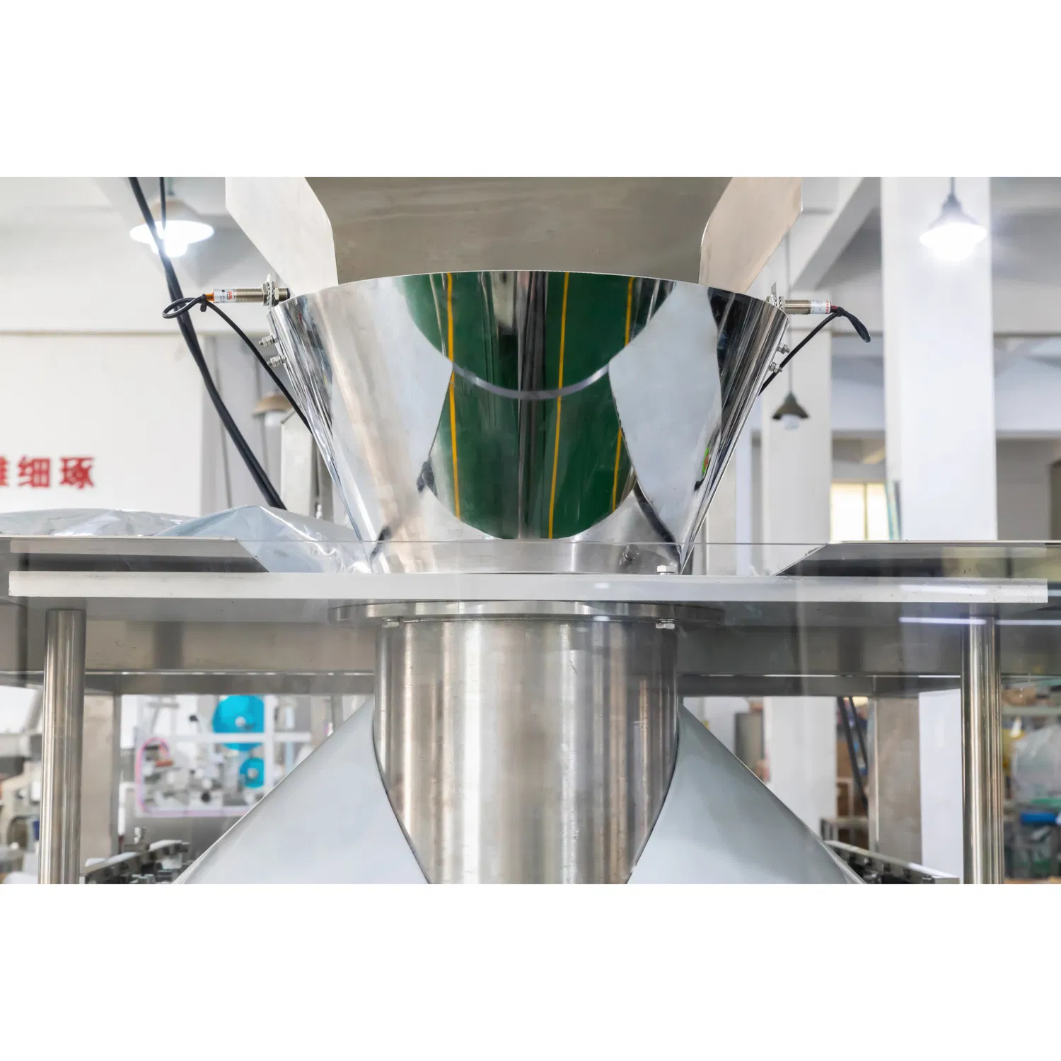 Automatic Liquid Water Drinking Spice Oil Soy Sauce Milk Vinegar Jam Jelly Shampoo Filling Packing Machine